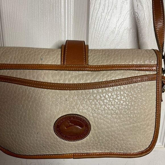Dooney & Bourke vintage leather beige with tan trims and strap crossbody bag - Picture 4 of 15